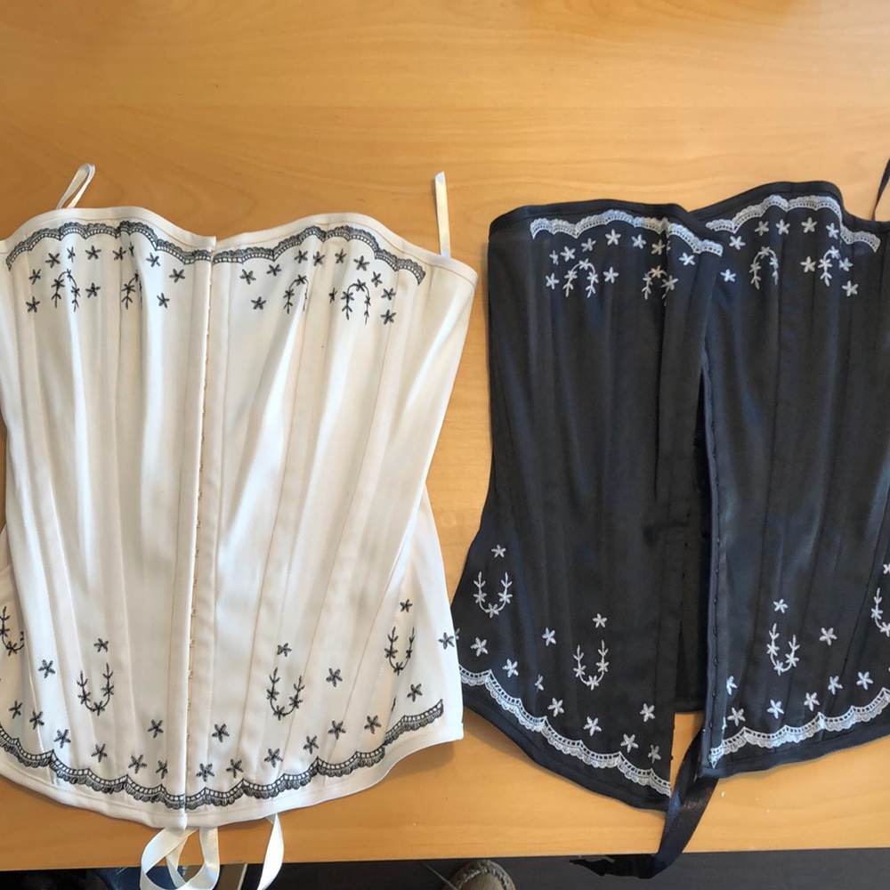 2 corsets